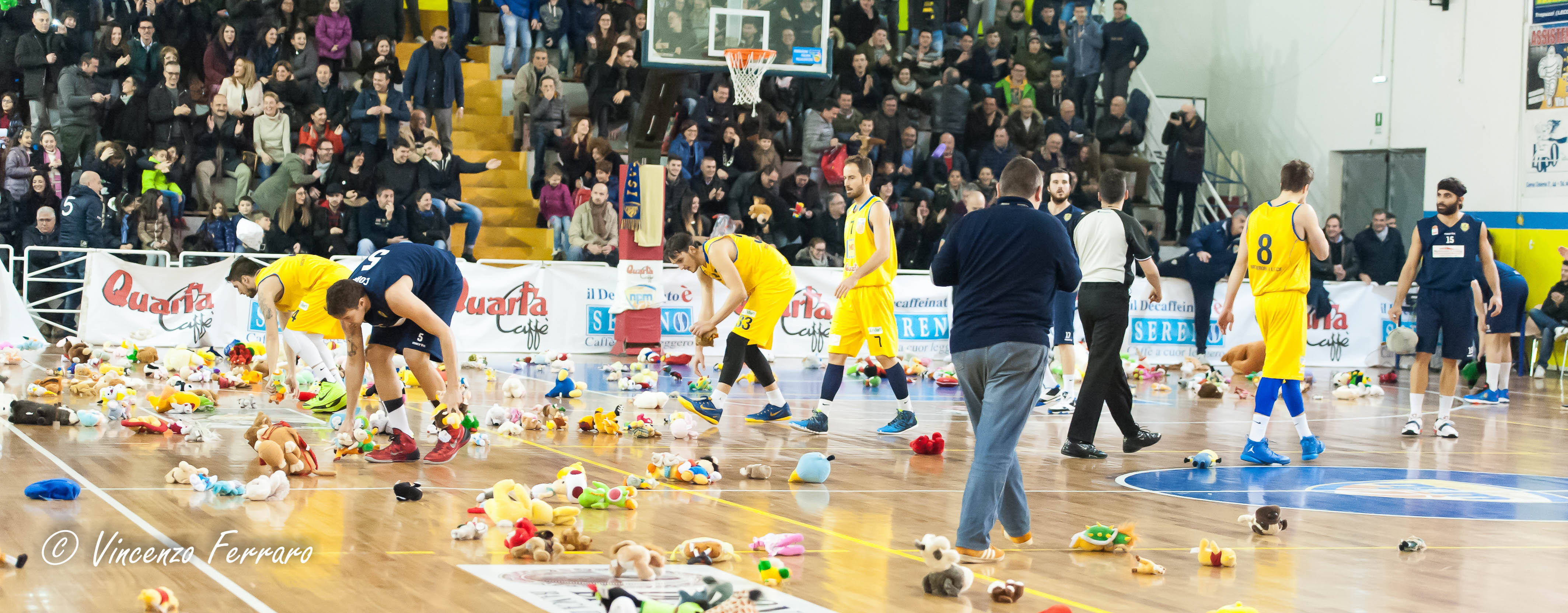 09-teddy bear toss